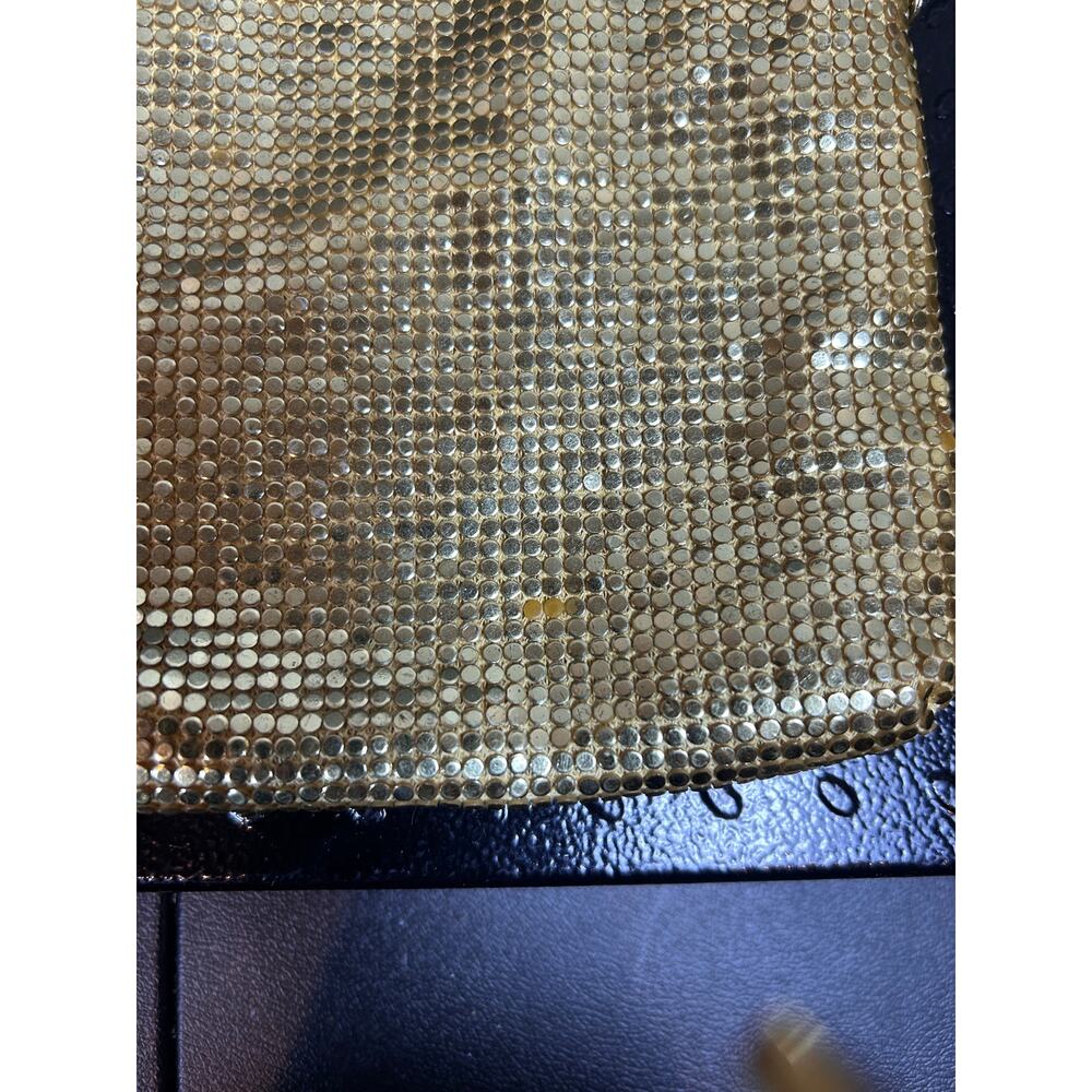 gold mesh evening bag features a structured frame and a delicate chain vintage - Picture 3 of 6